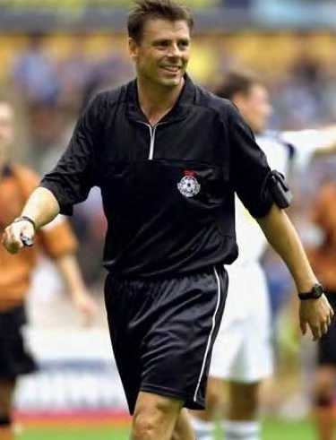 referee Mark Halsey