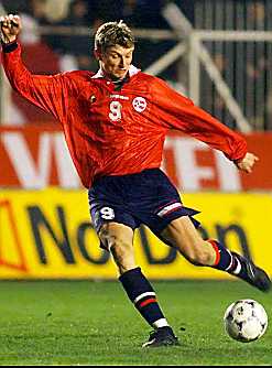 Fulham target Tore Andre 
Flo
